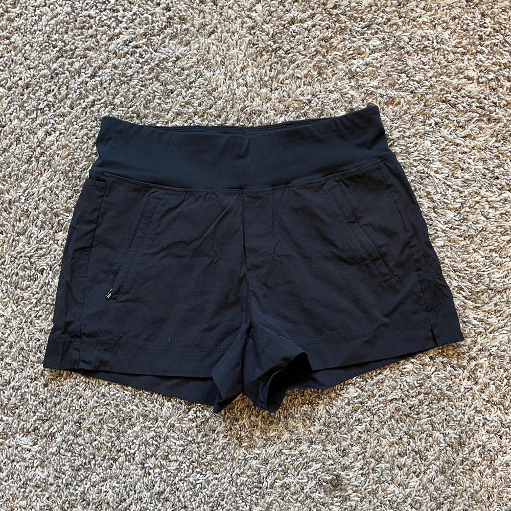 Athleta Trekkie north short